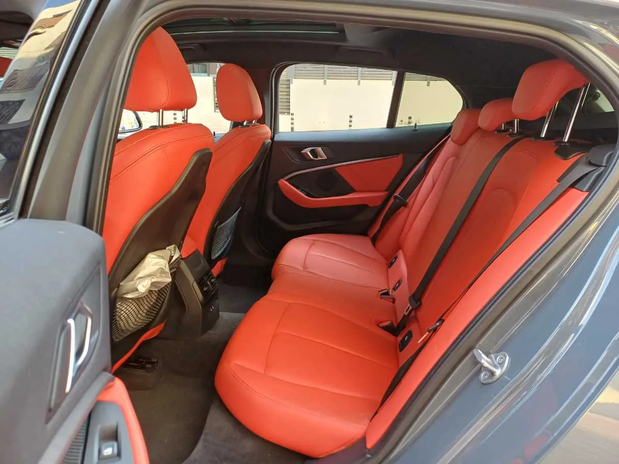 Car image 13