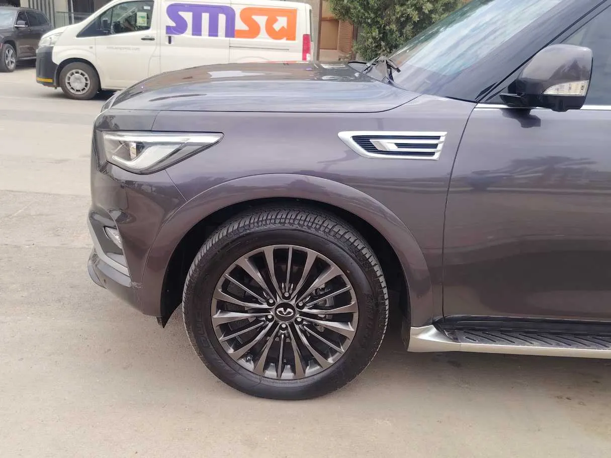 Car image 9