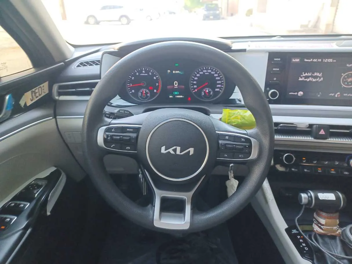 Car image 15