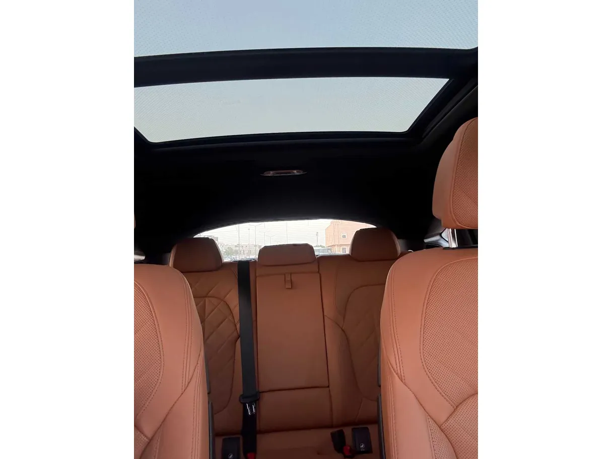 Car image 25