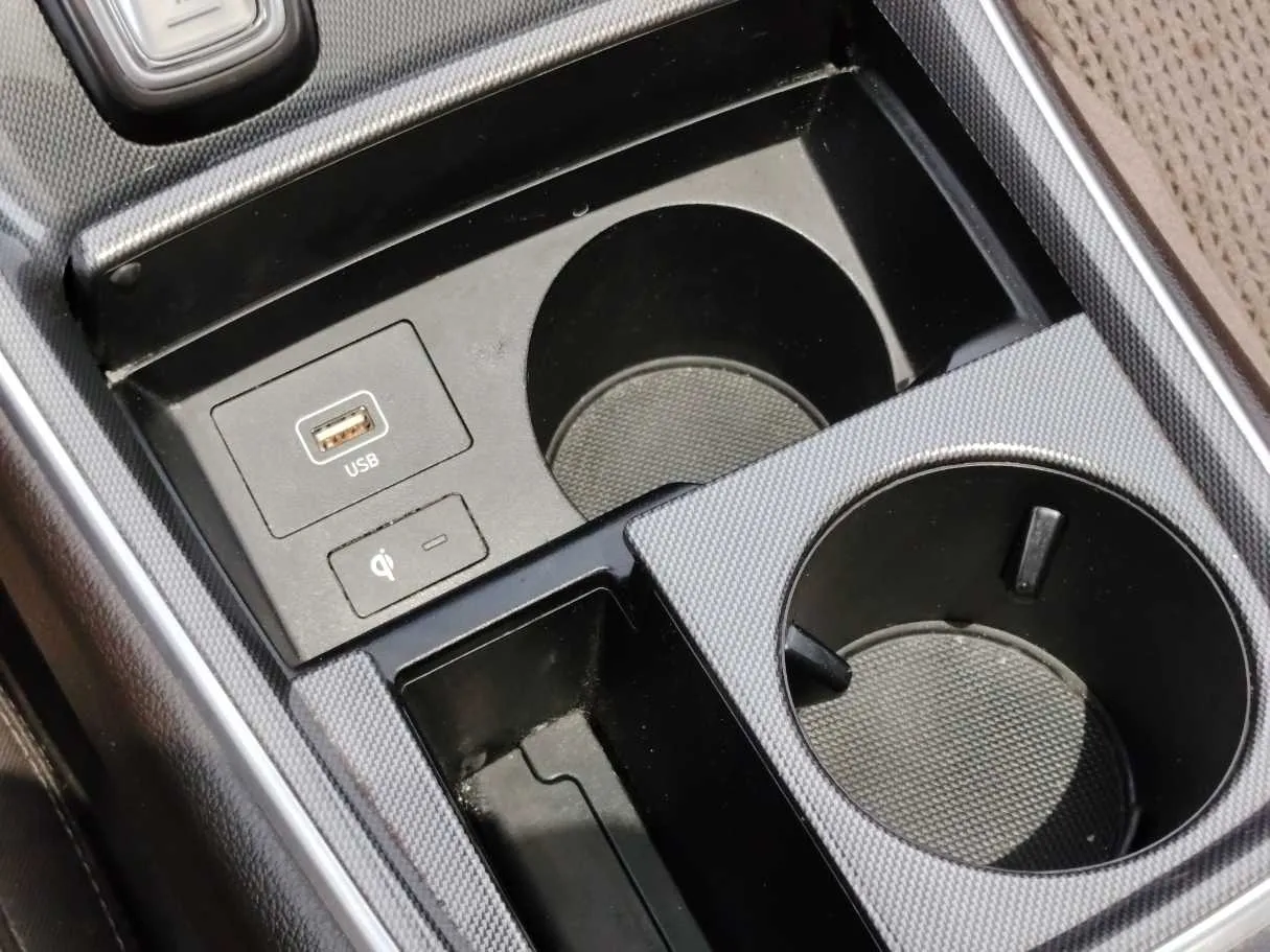 Car image 27