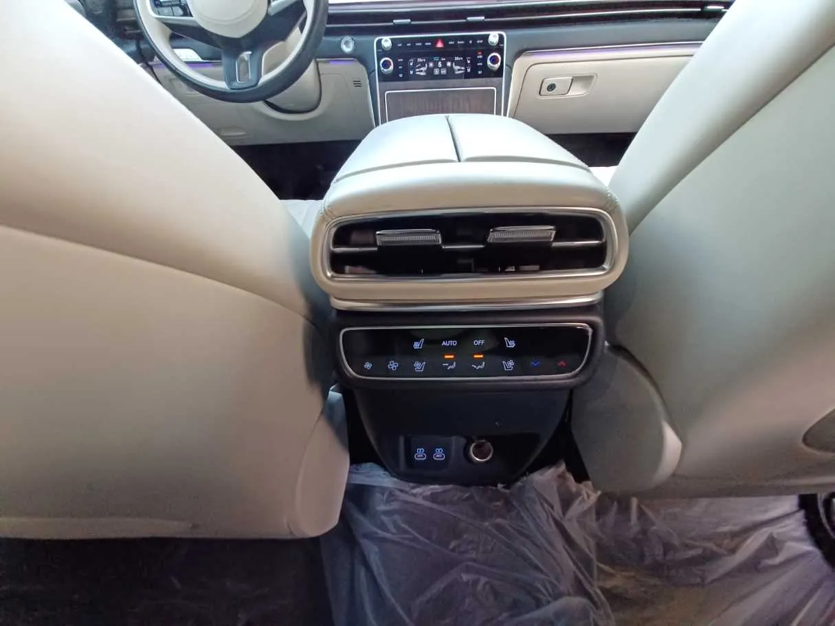 Car image 22