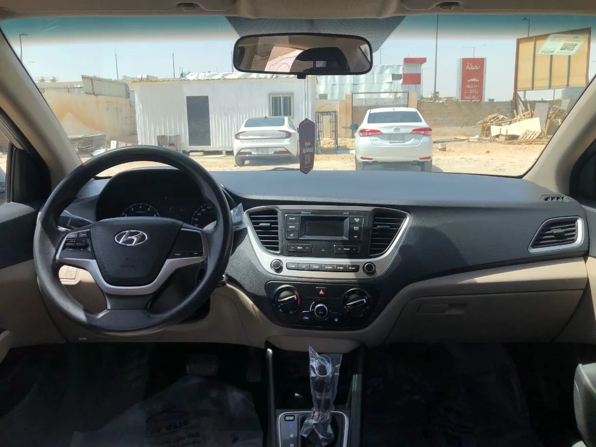 Car image 16