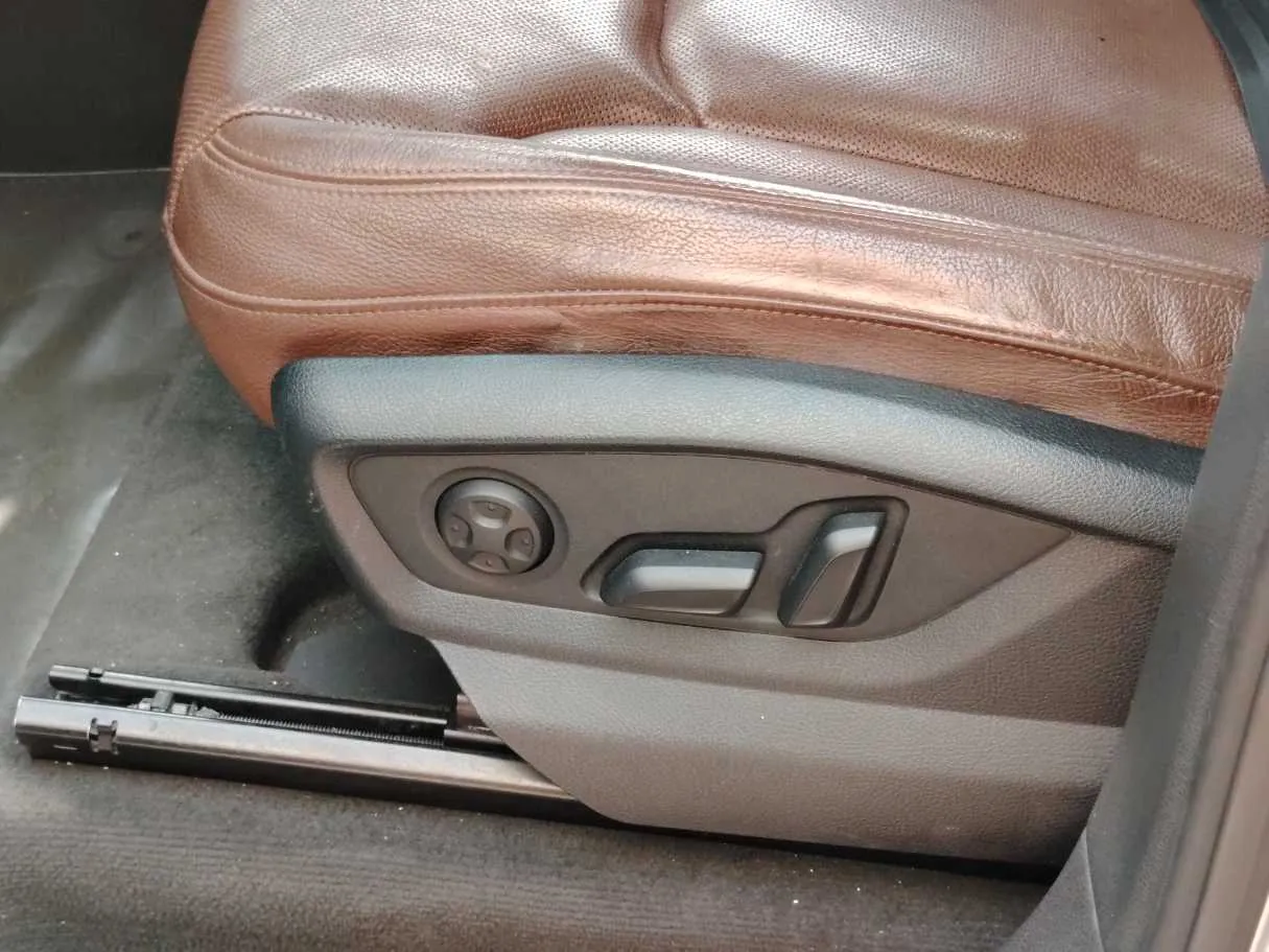 Car image 33