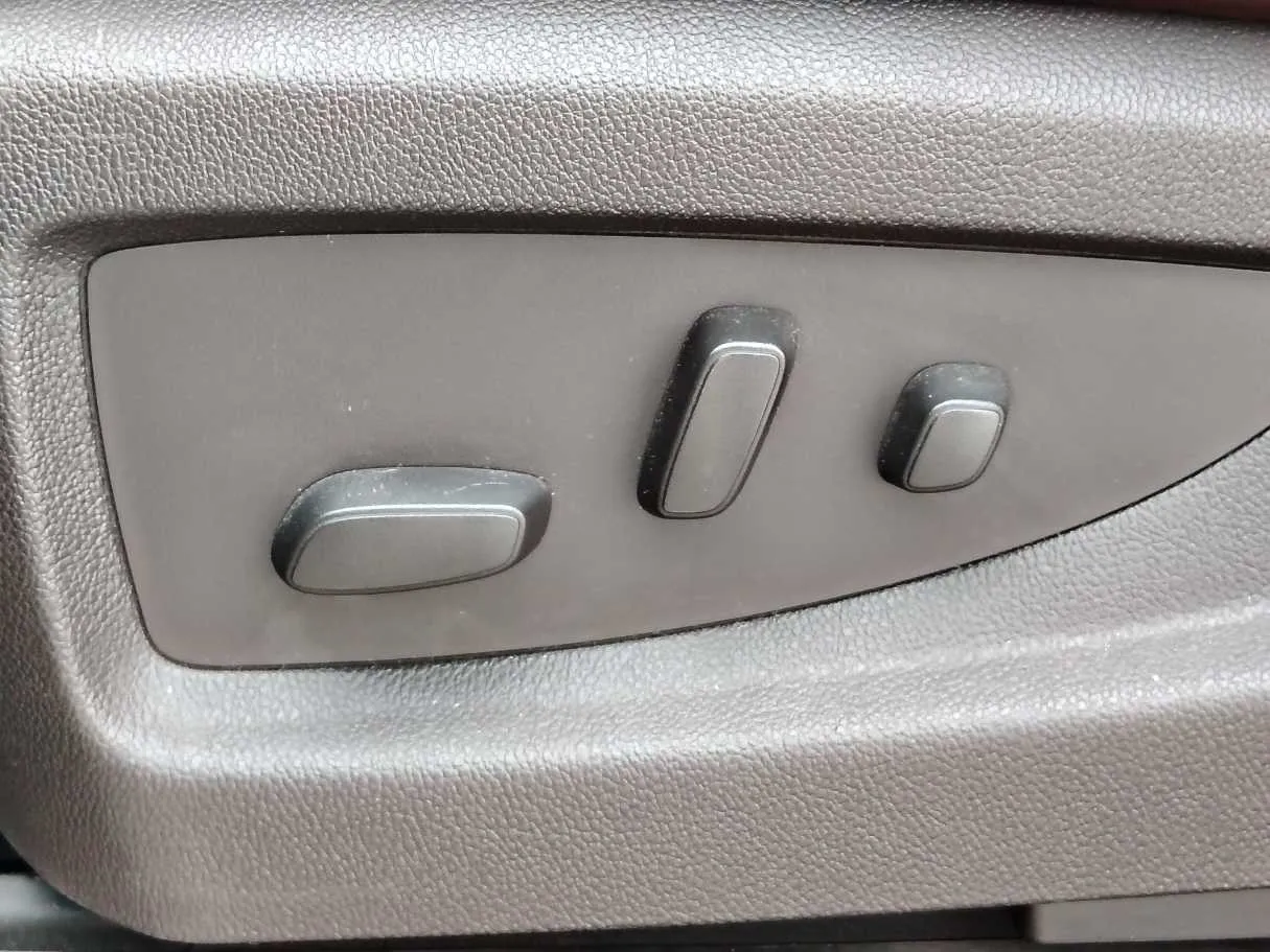Car image 32