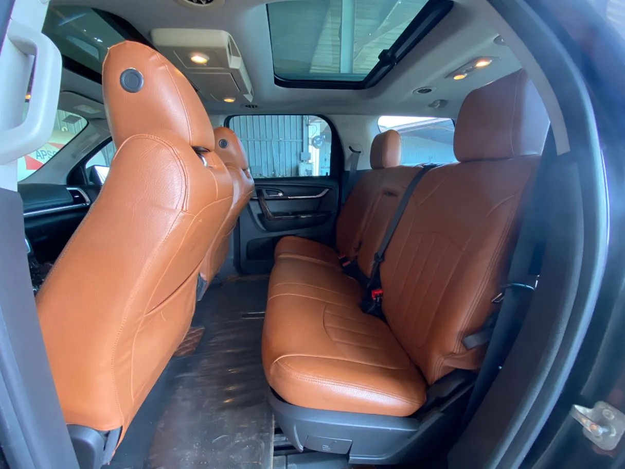 Car image 13