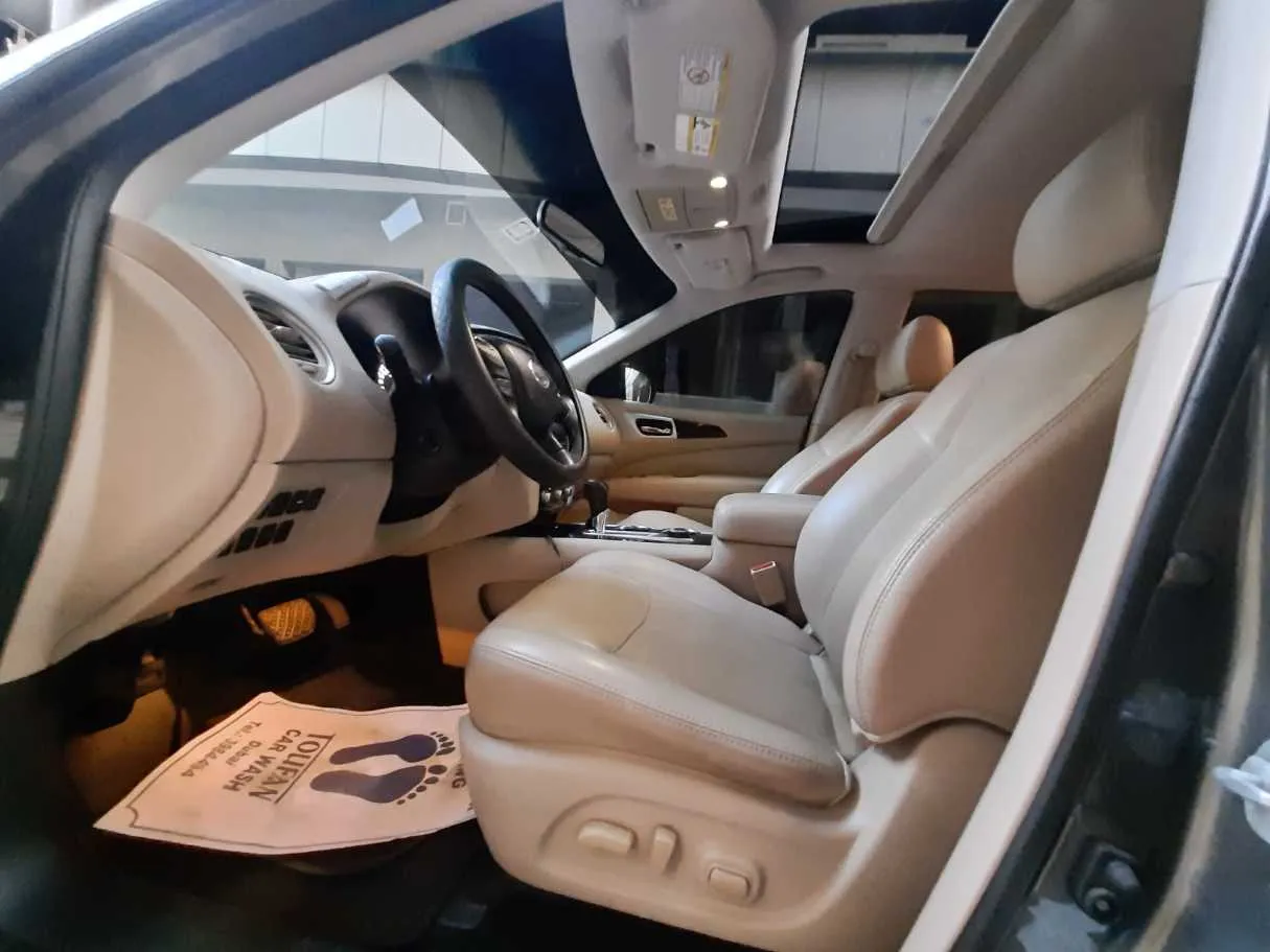 Car image 11