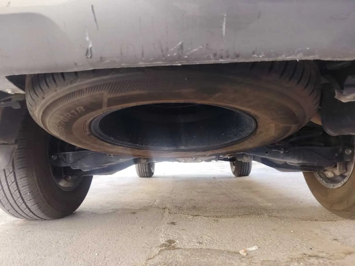 Car image 24
