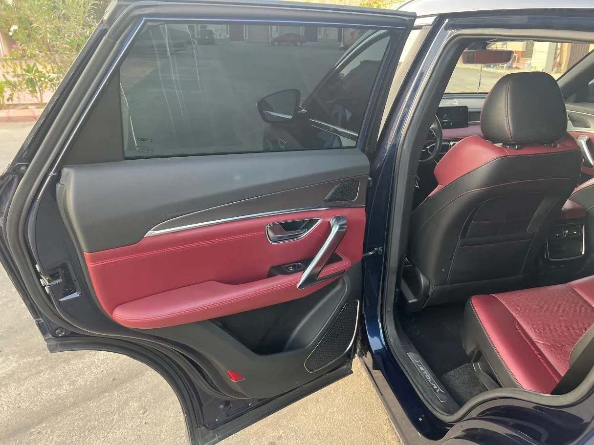 Car image 13