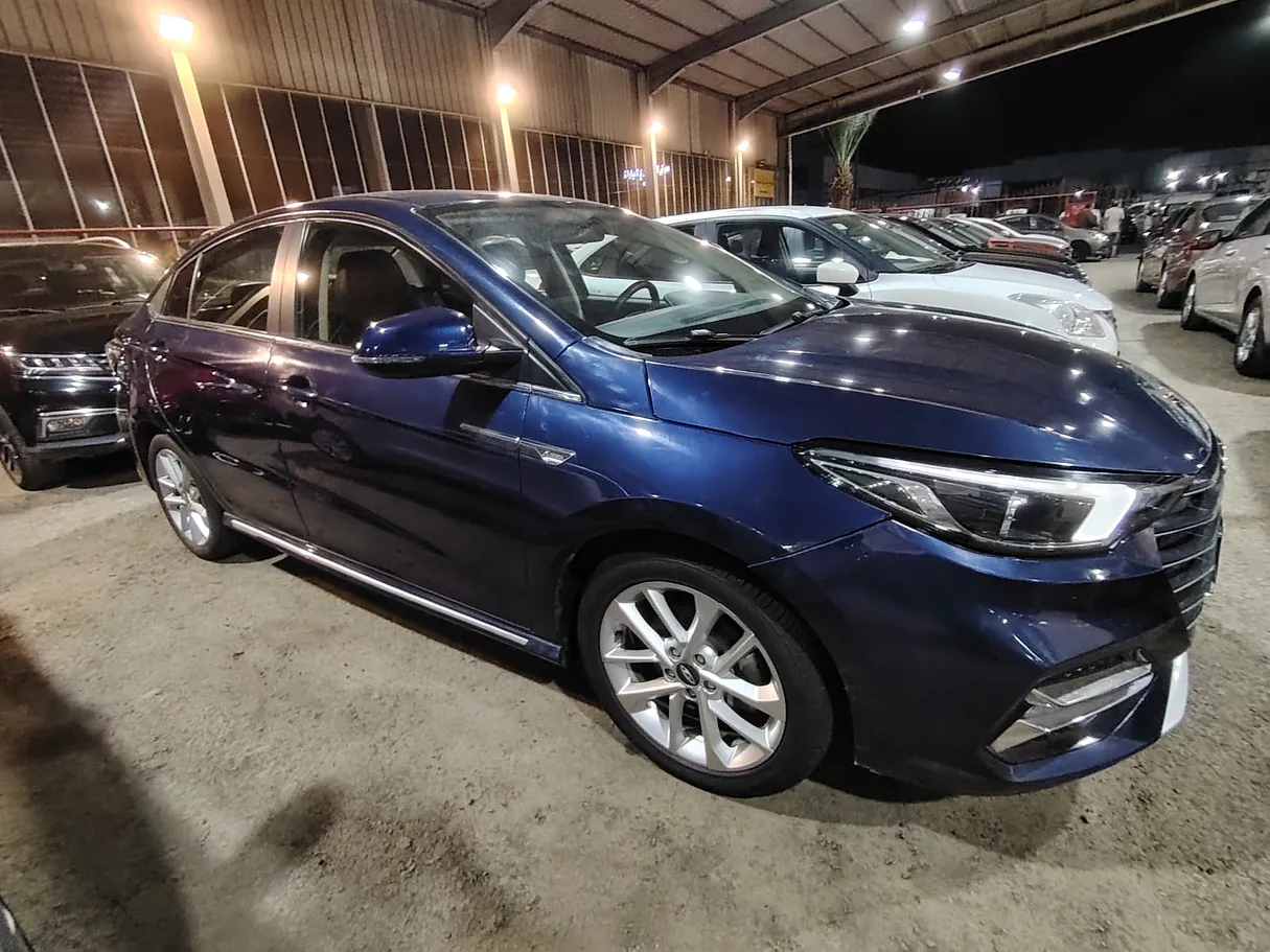Car image 4