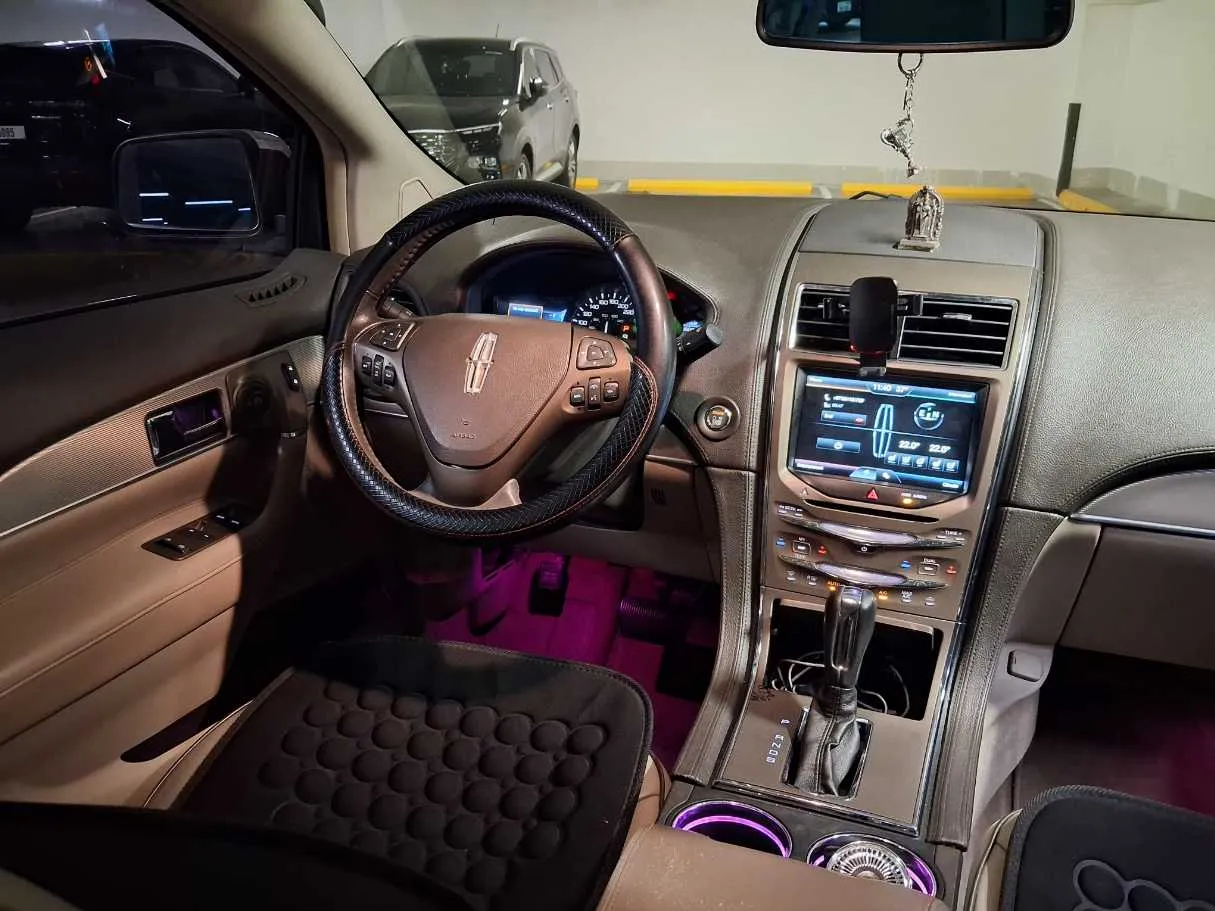 Car image 16