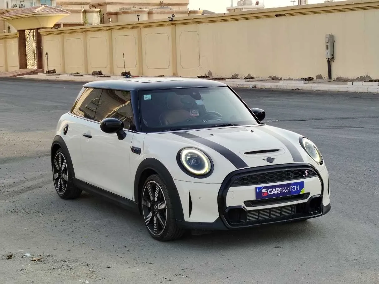 Car image 3