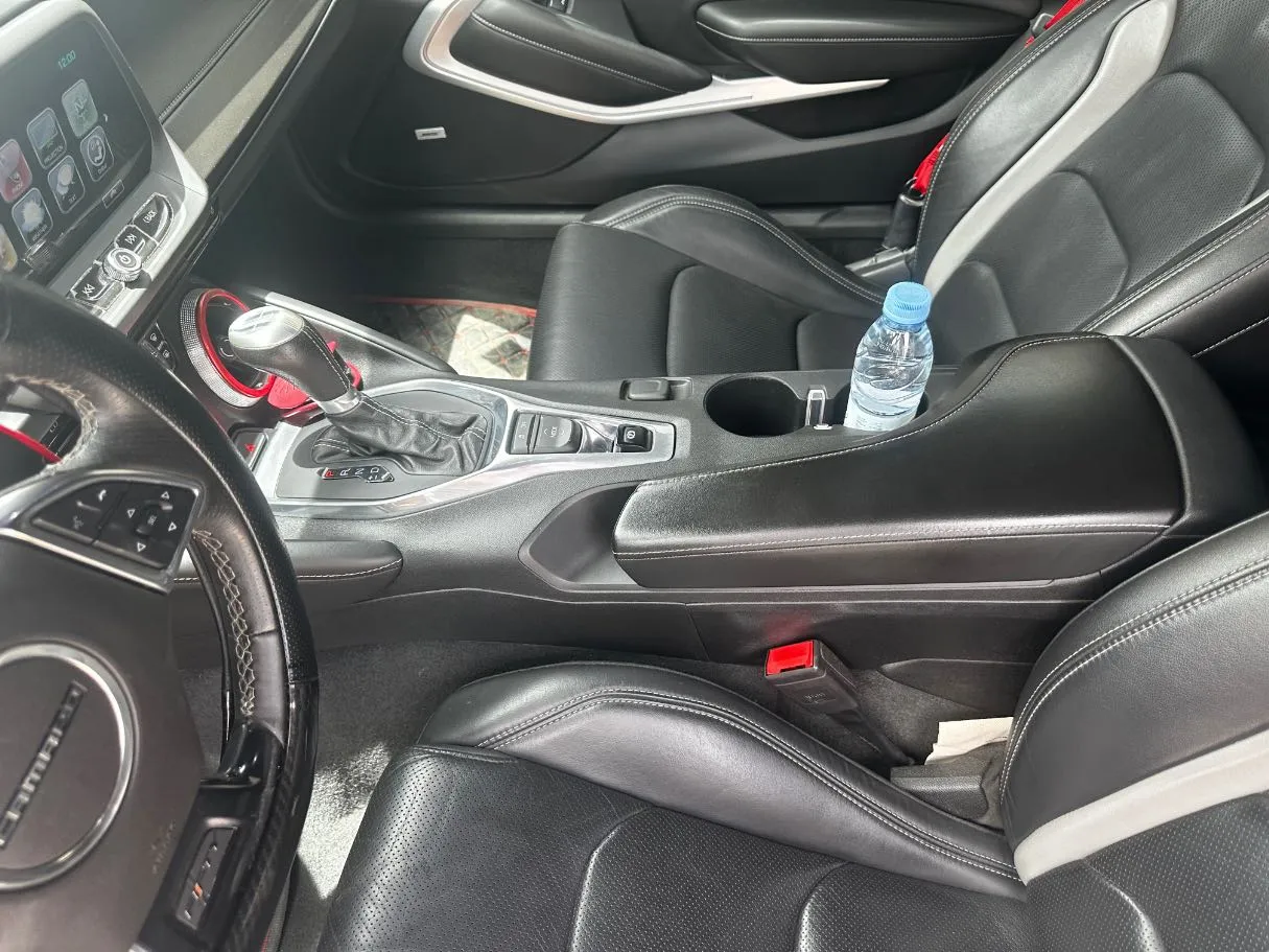 Car image 14