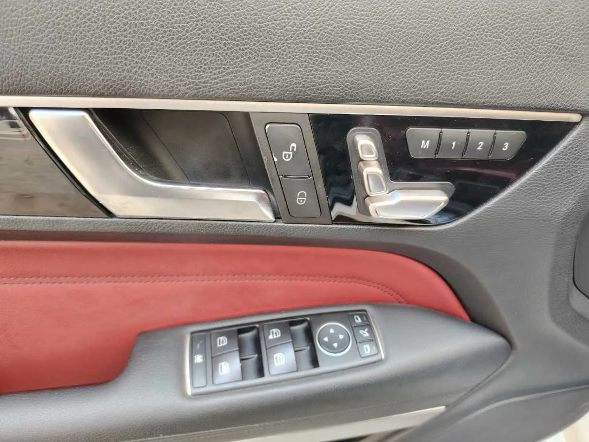 Car image 28