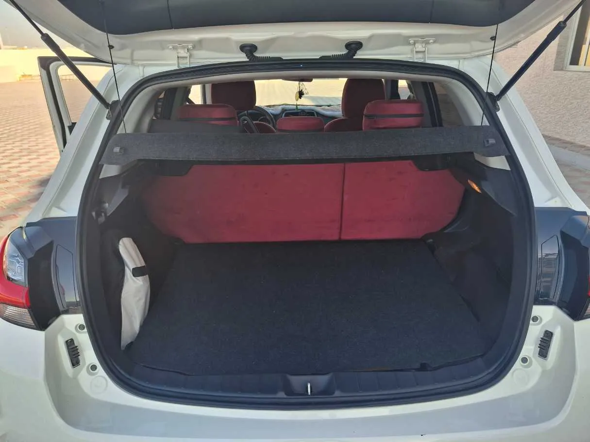 Car image 18