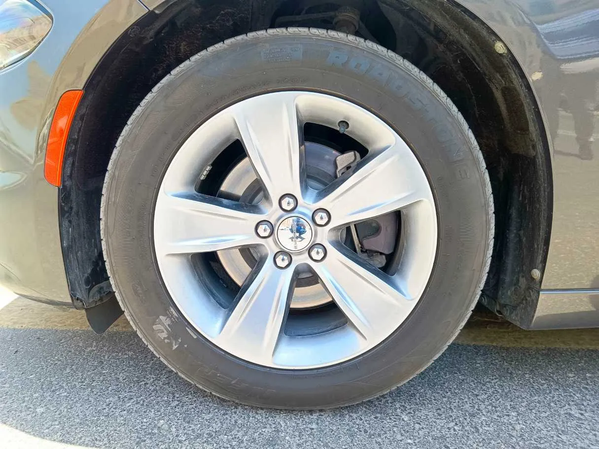 Car image 10