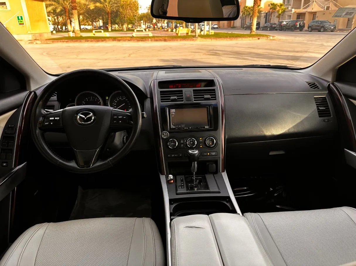 Car image 18