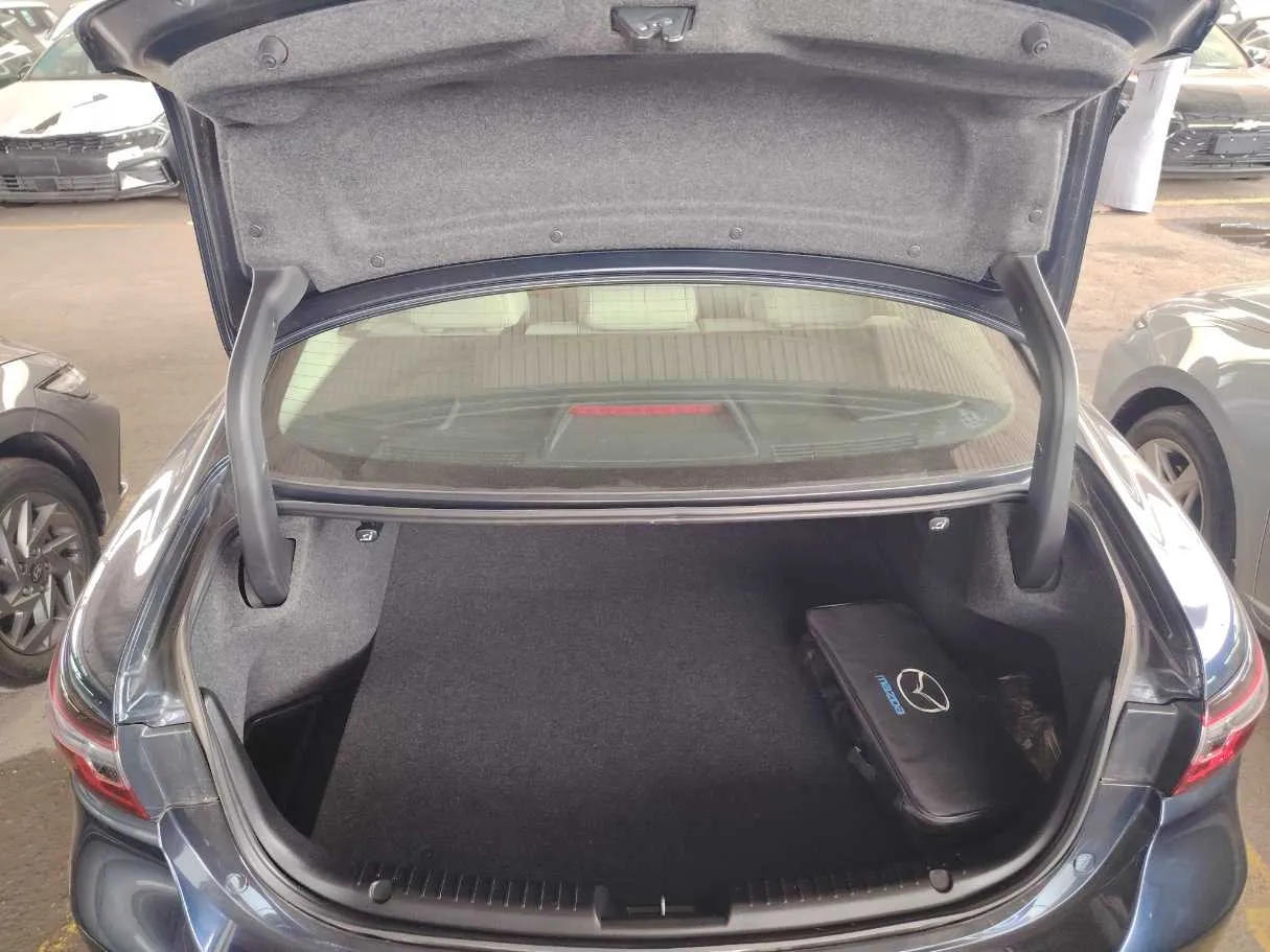 Car image 26