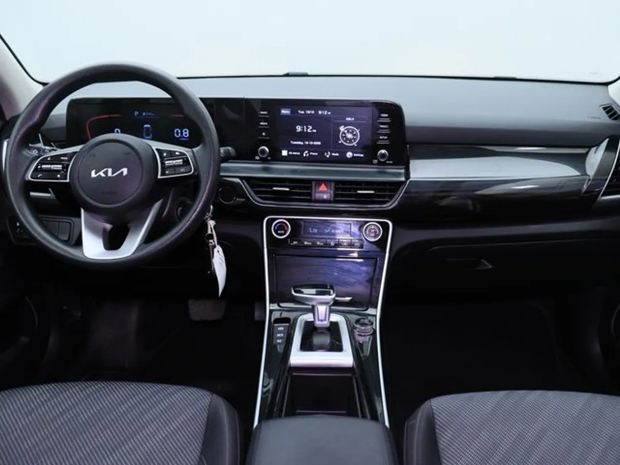 Car image 14