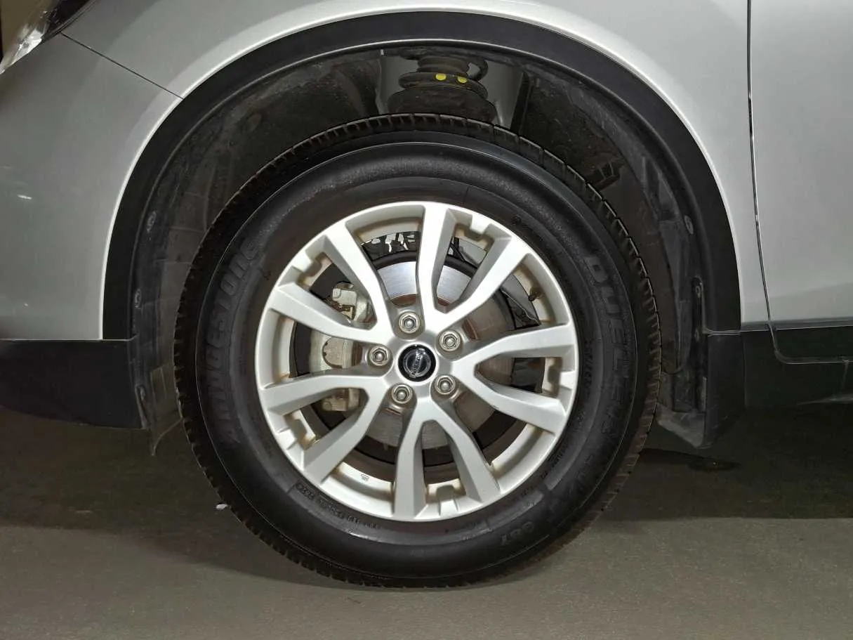 Car image 9