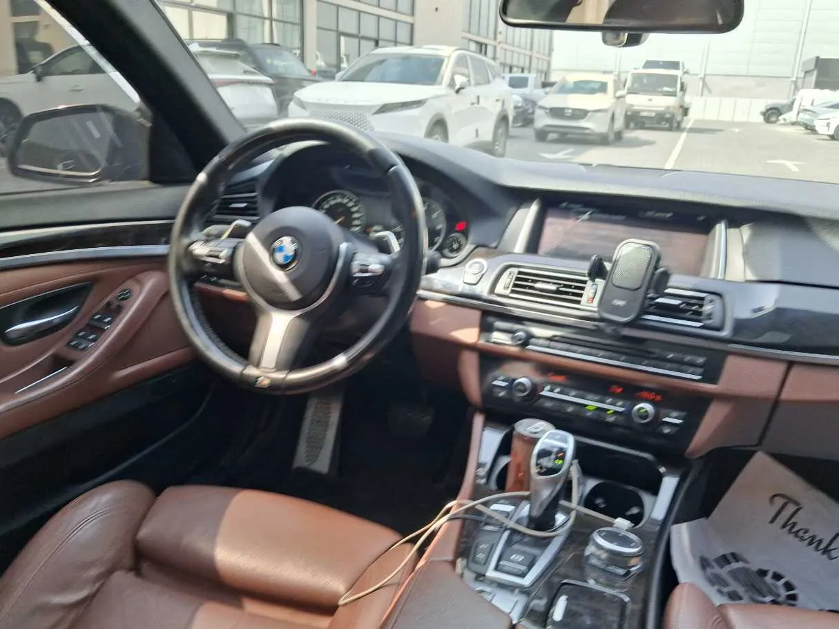 Car image 16