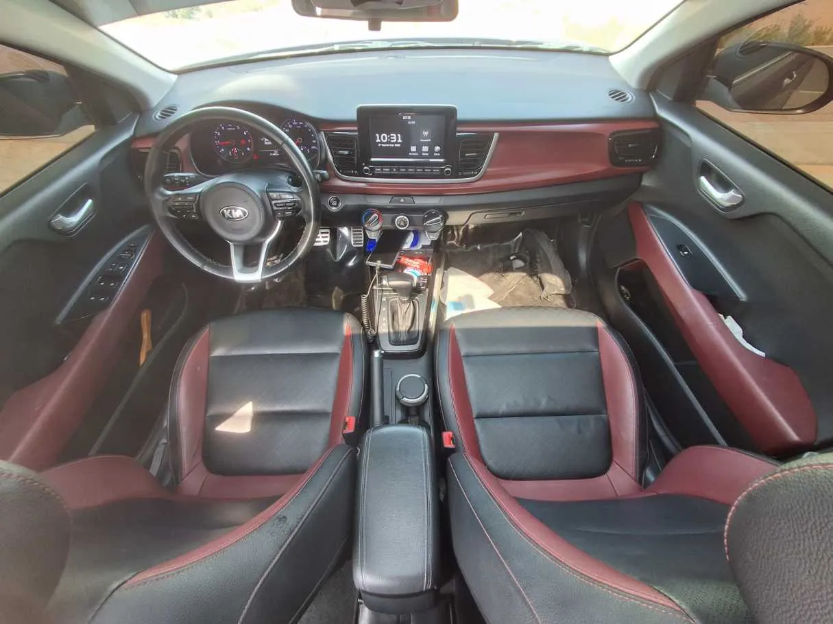Car image 15