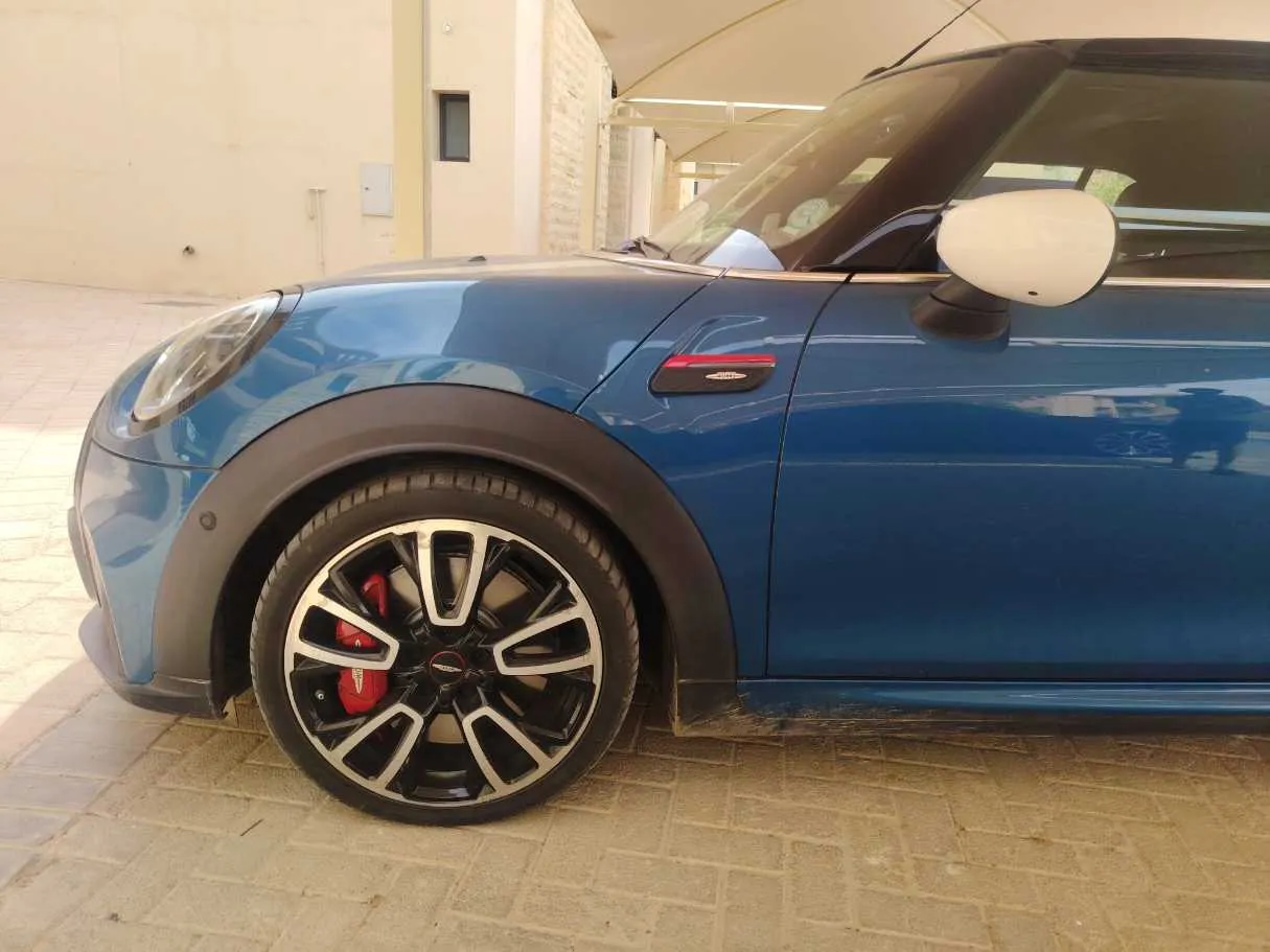 Car image 9