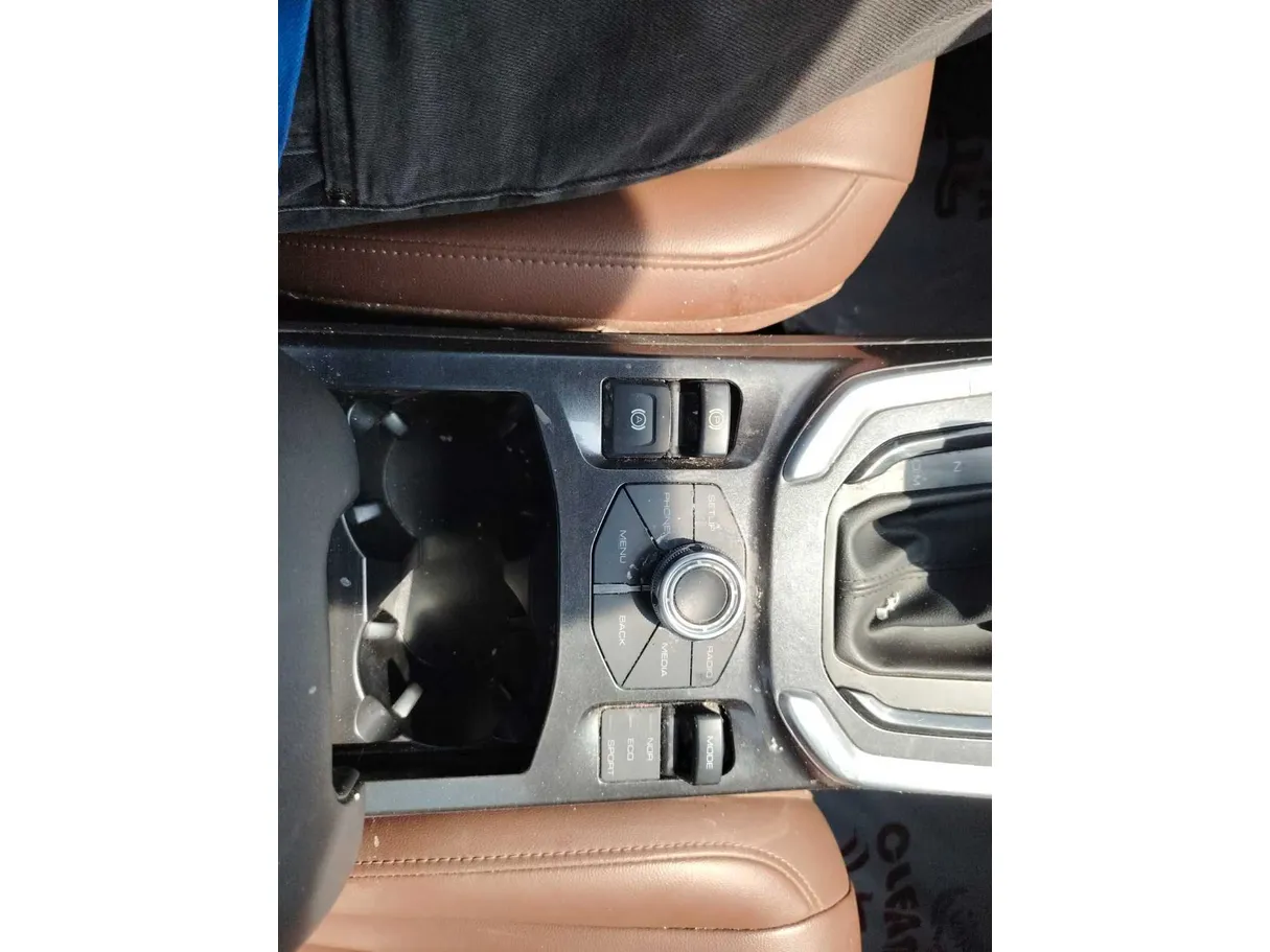 Car image 29