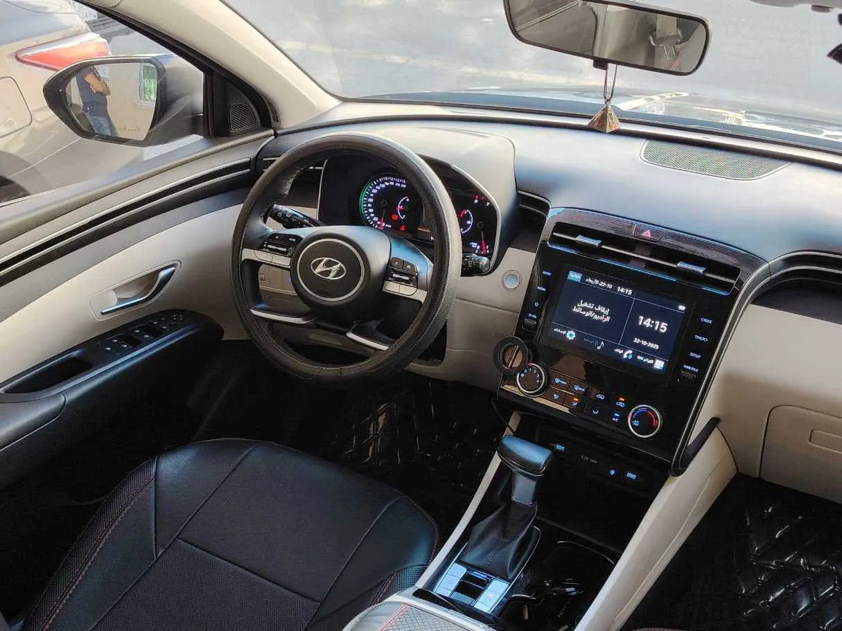 Car image 19