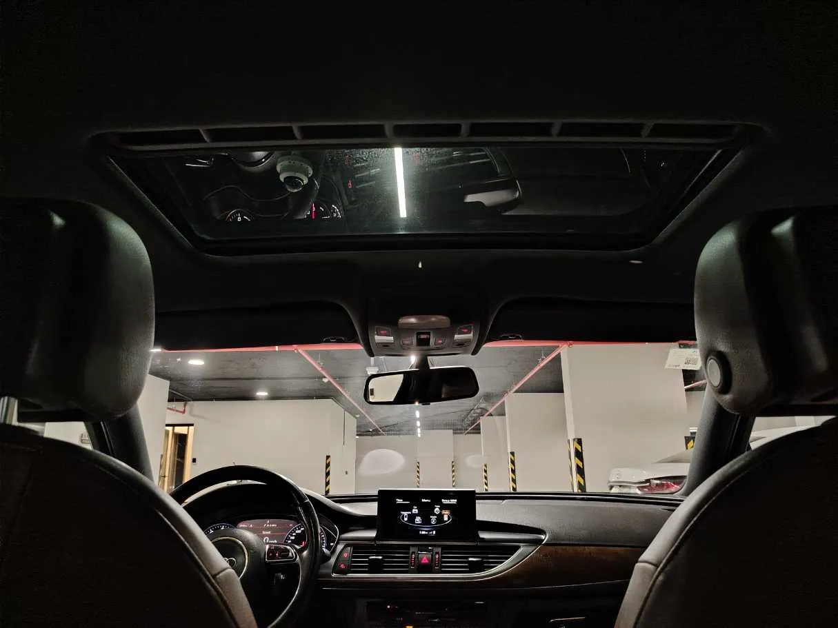 Car image 18