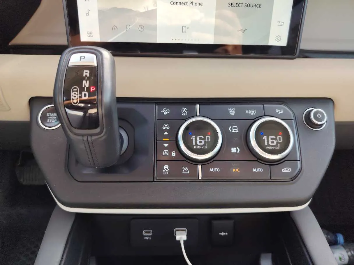 Car image 19