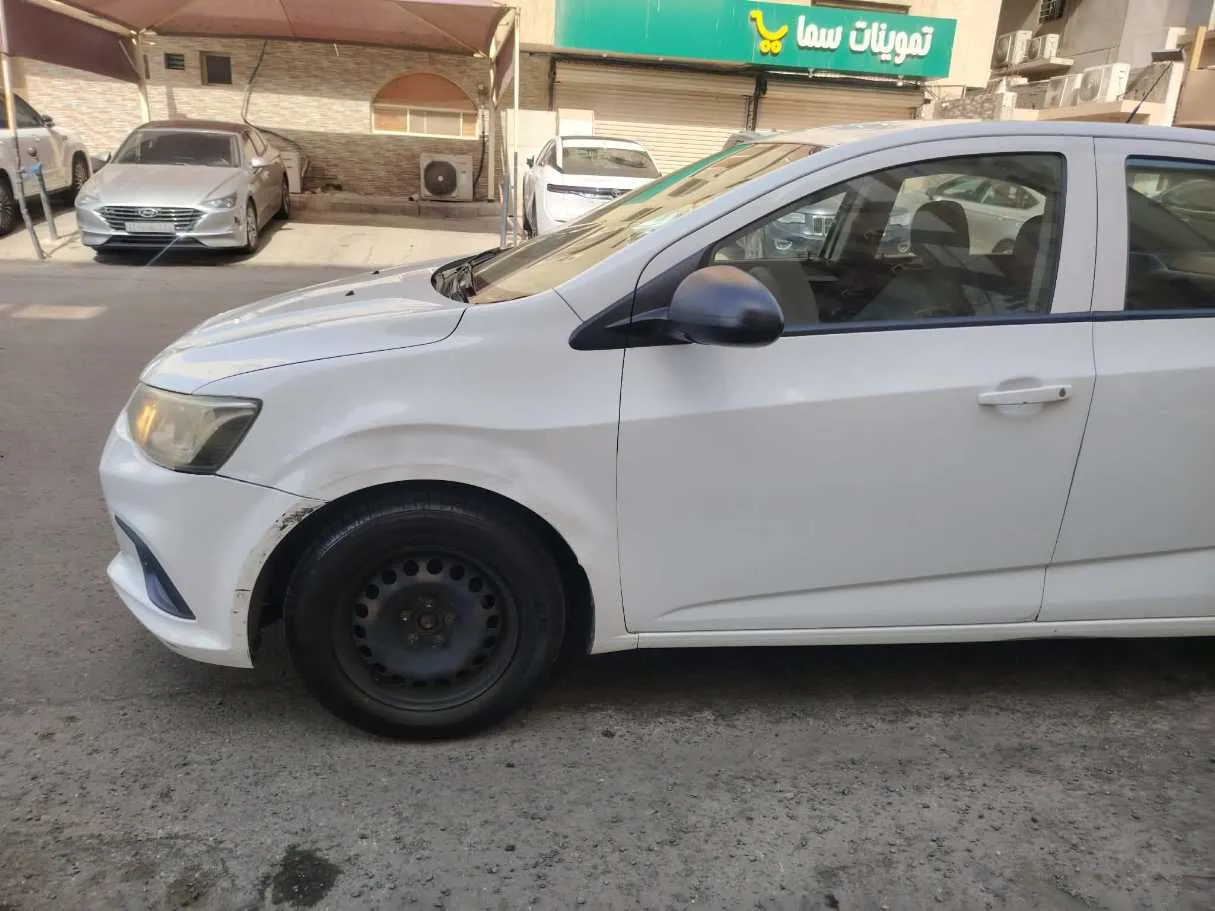 Car image 9