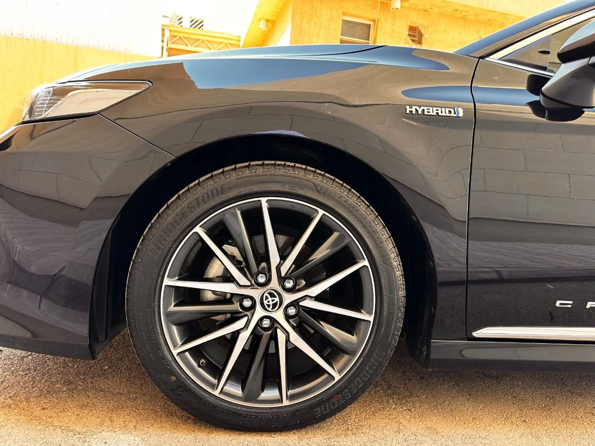 Car image 9