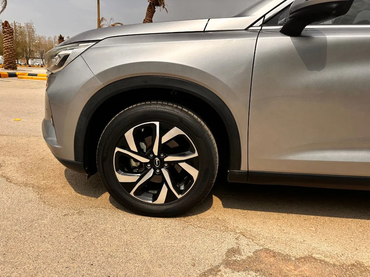 Car image 9