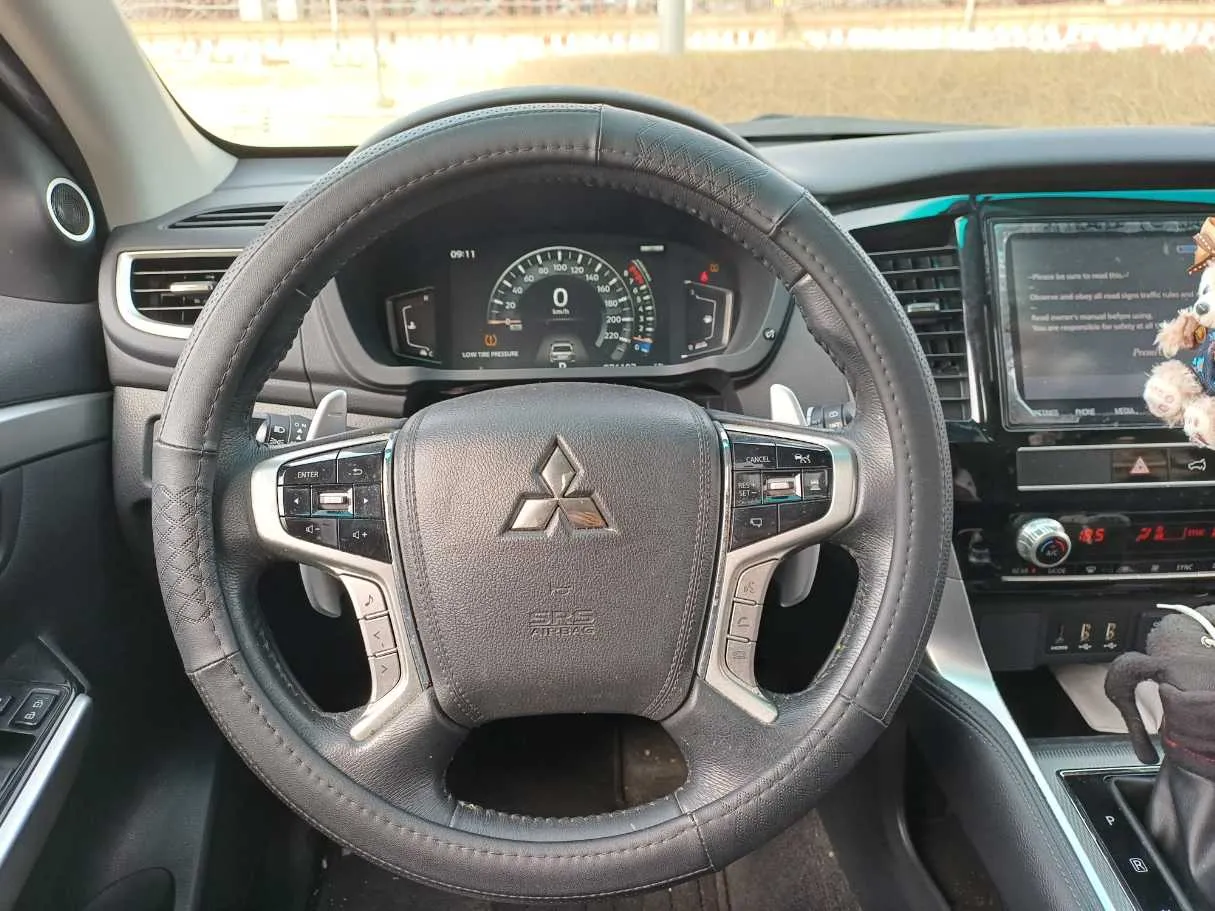 Car image 19