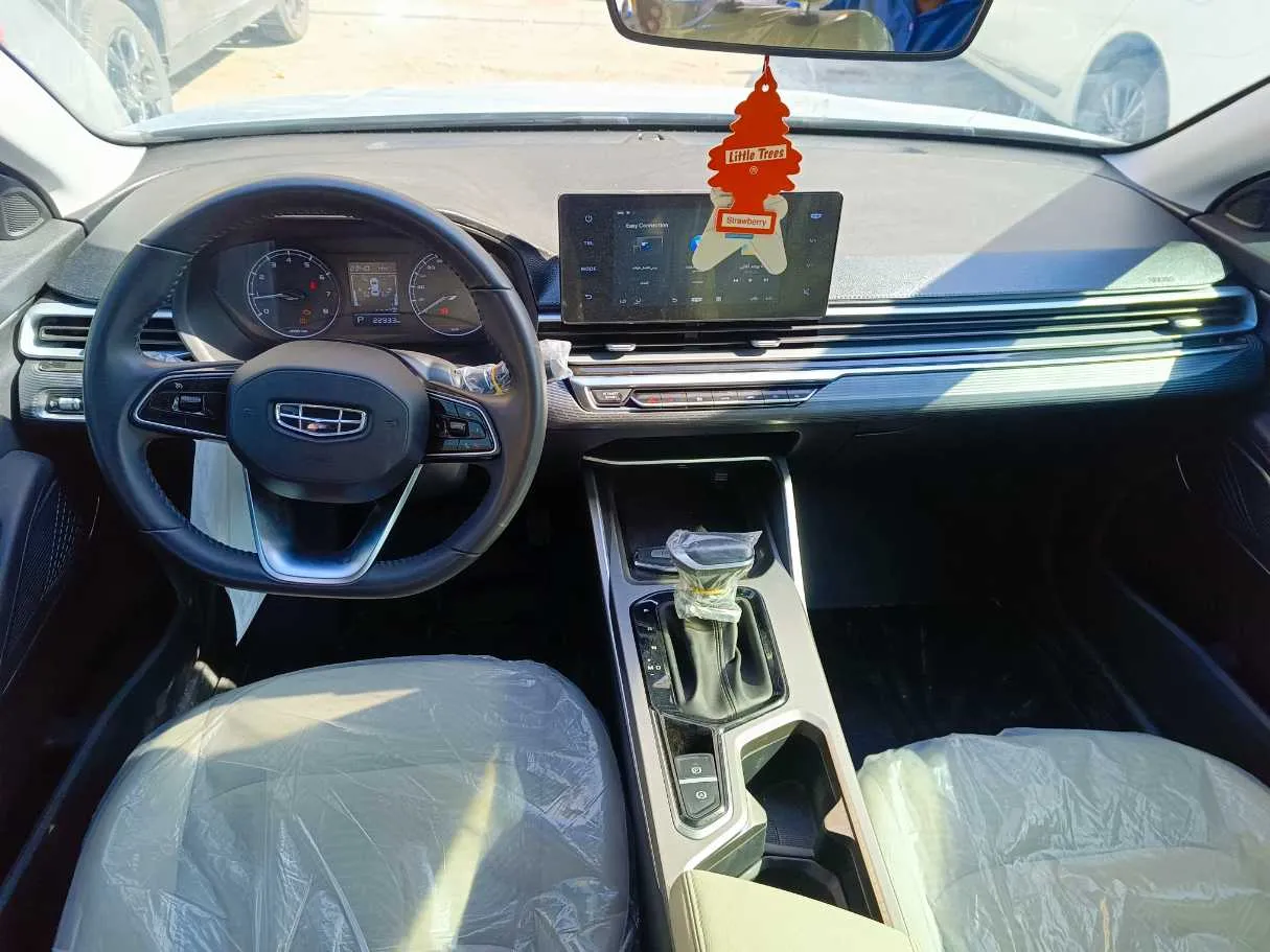 Car image 19