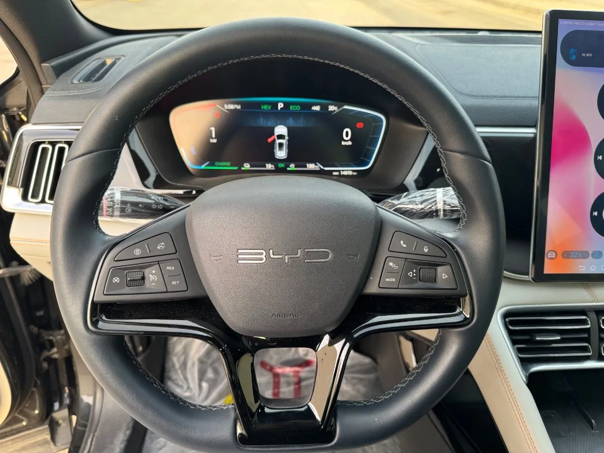 Car image 15