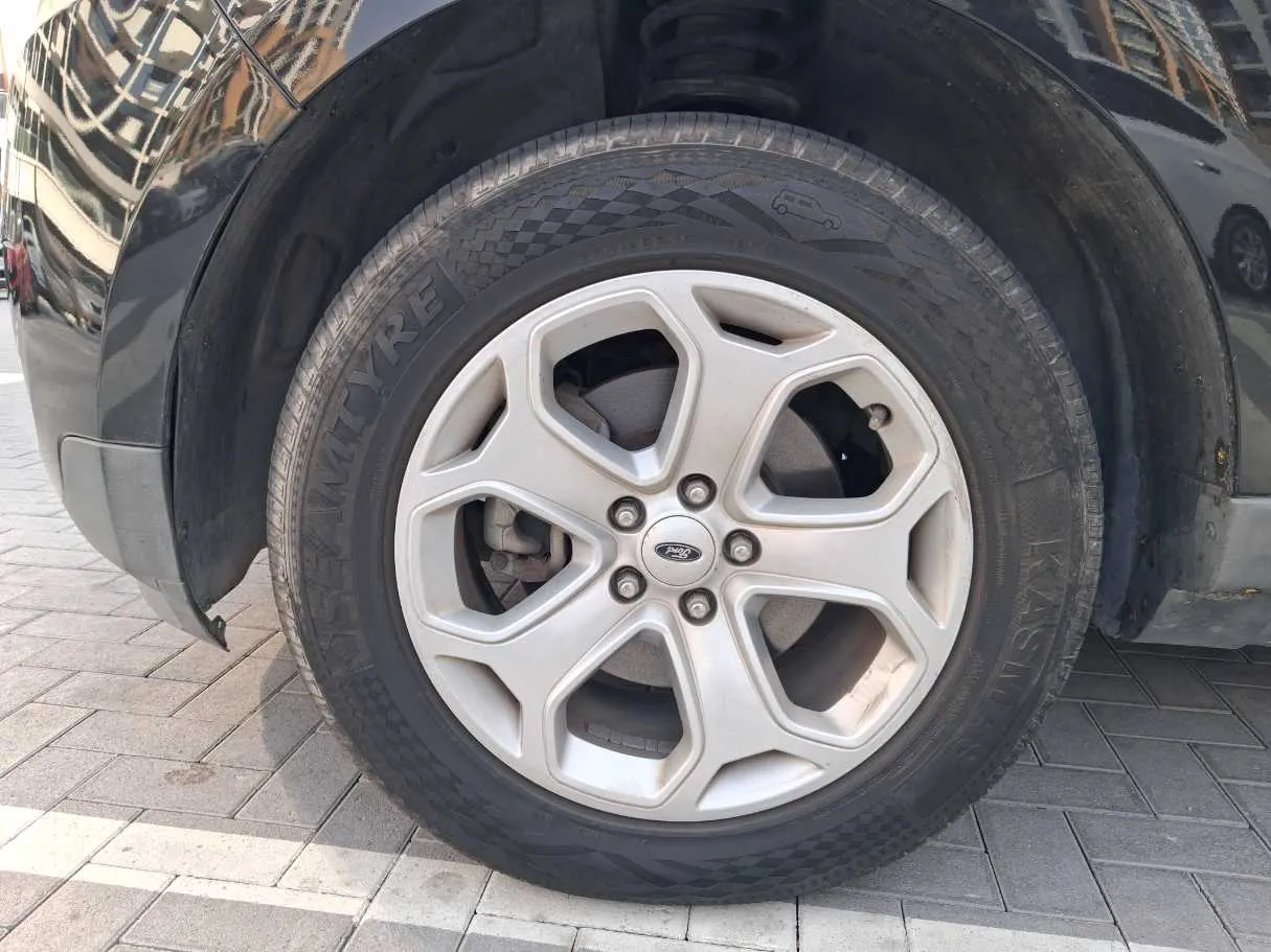 Car image 9