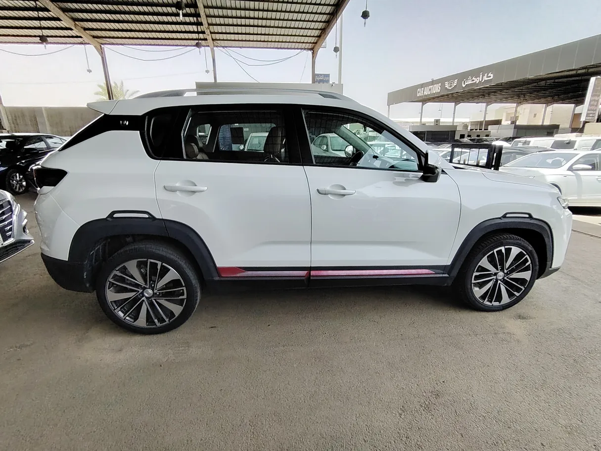 Car image 4