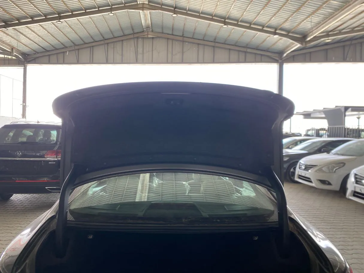 Car image 20