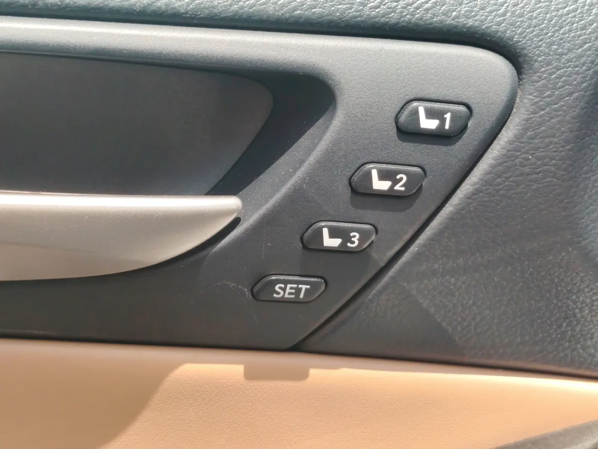 Car image 29