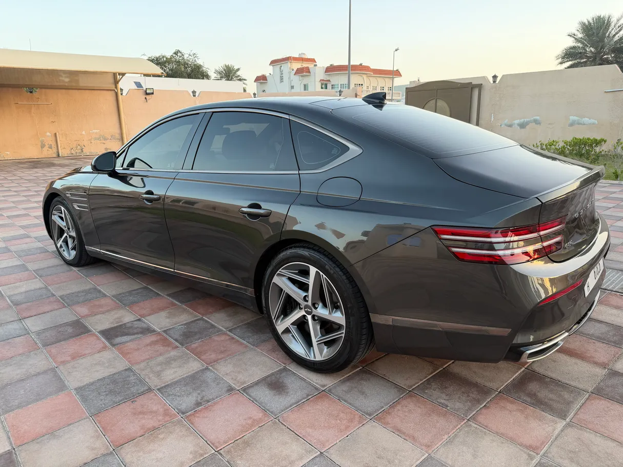 Car image 4