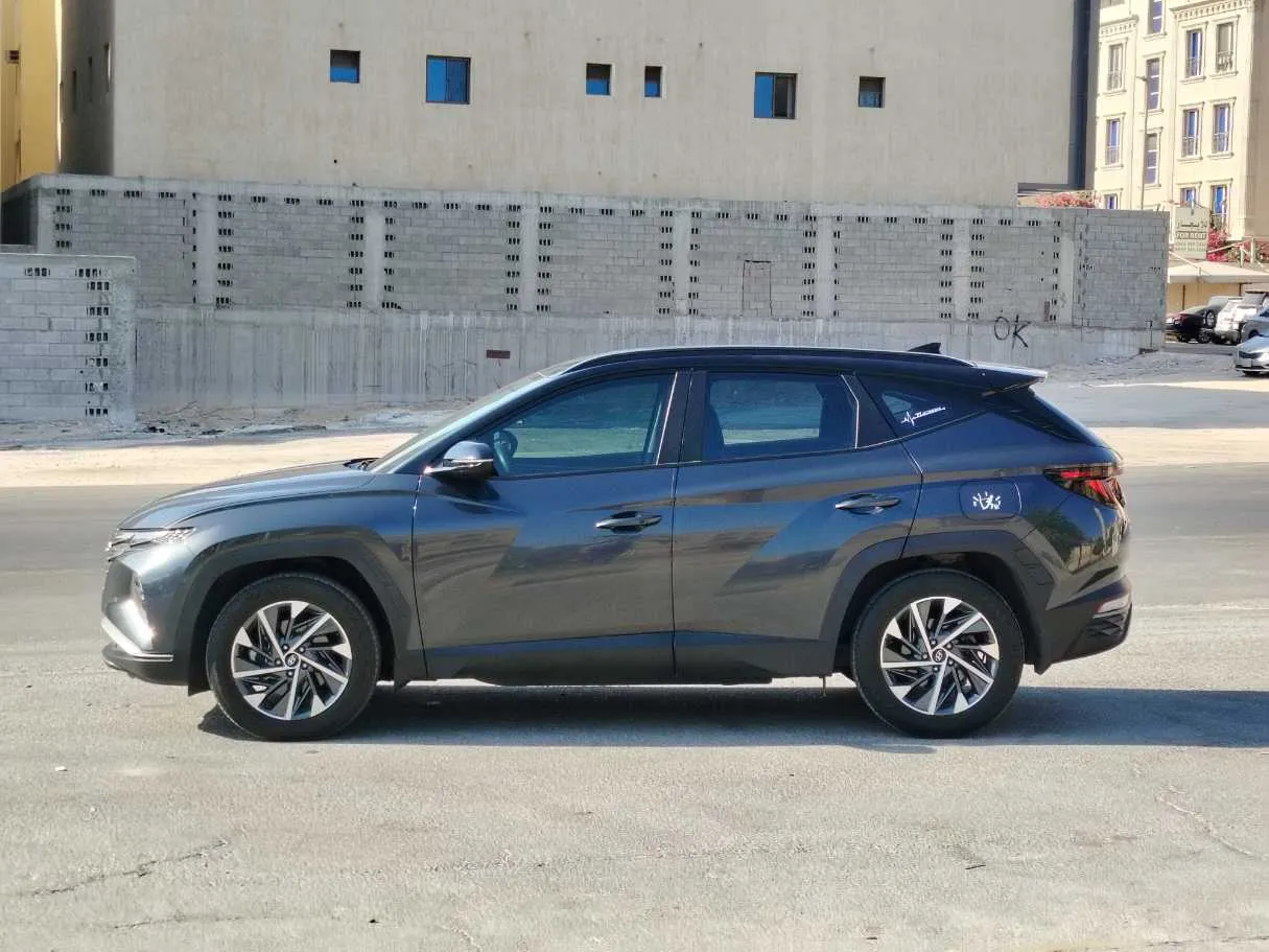Car image 8