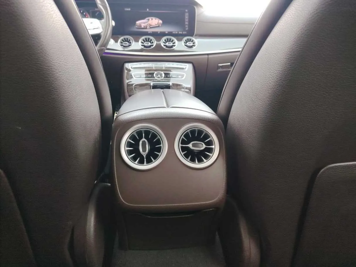 Car image 37