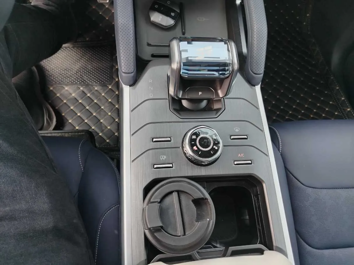 Car image 22