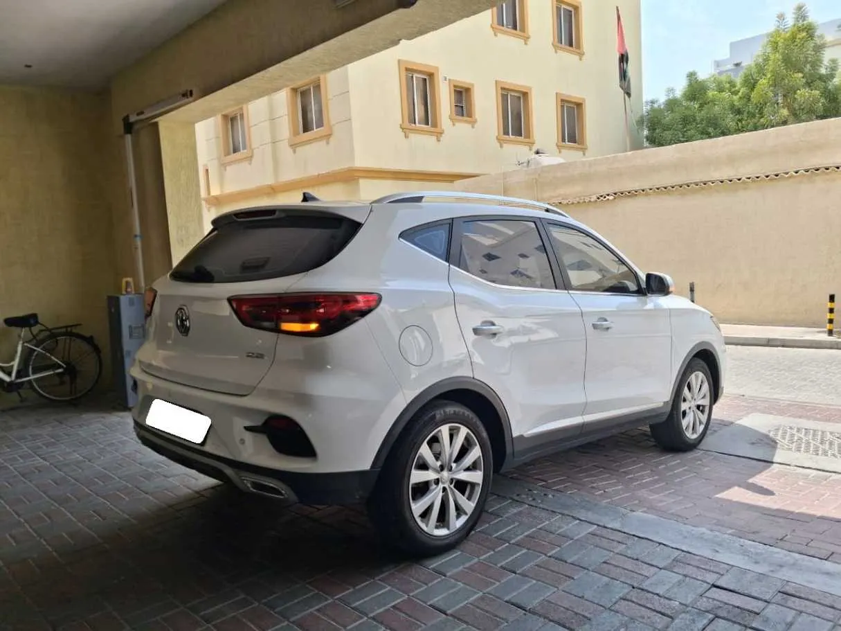 Car image 5