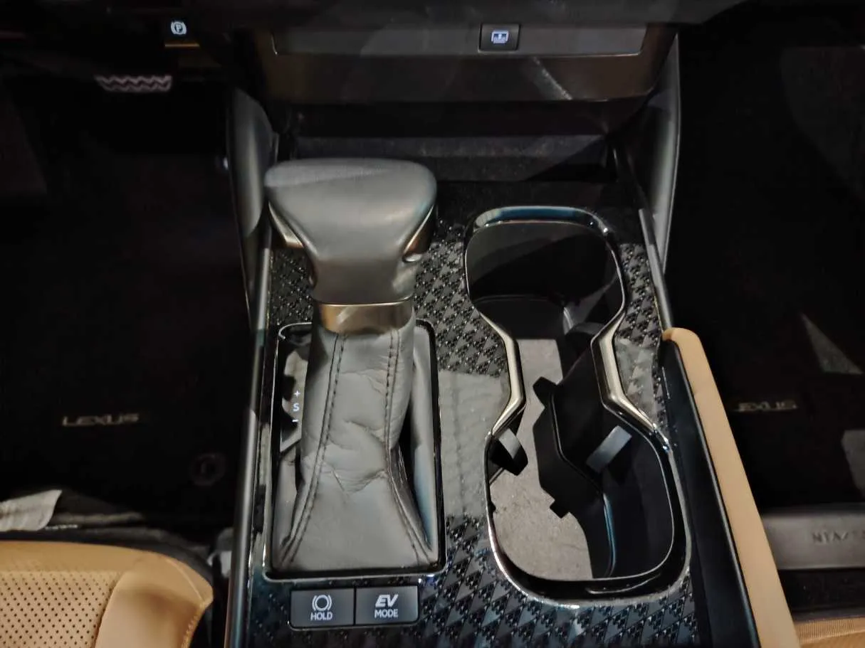 Car image 25