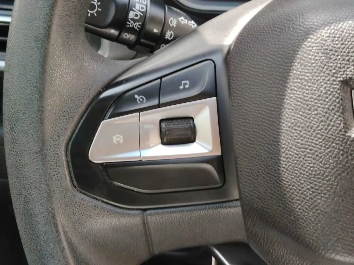 Car image 25