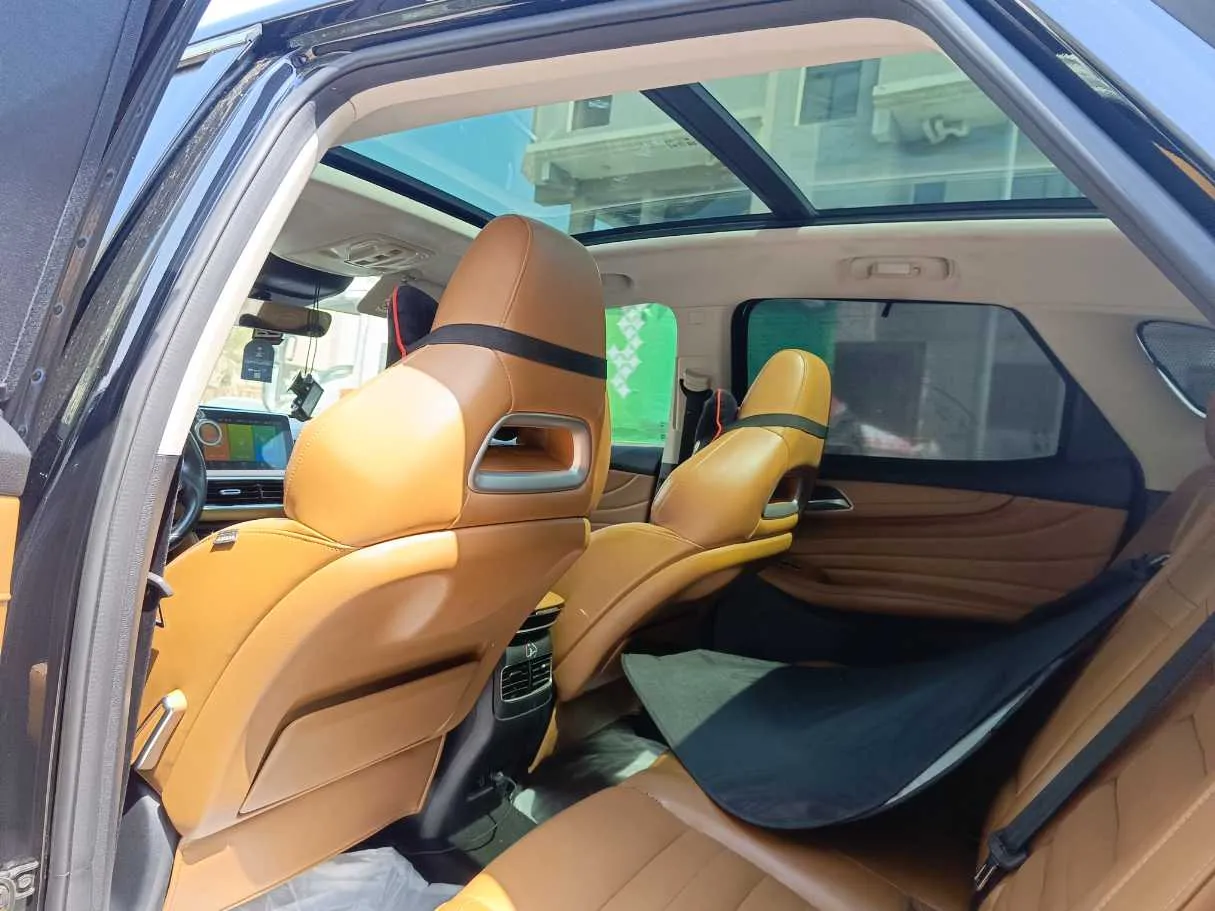 Car image 16