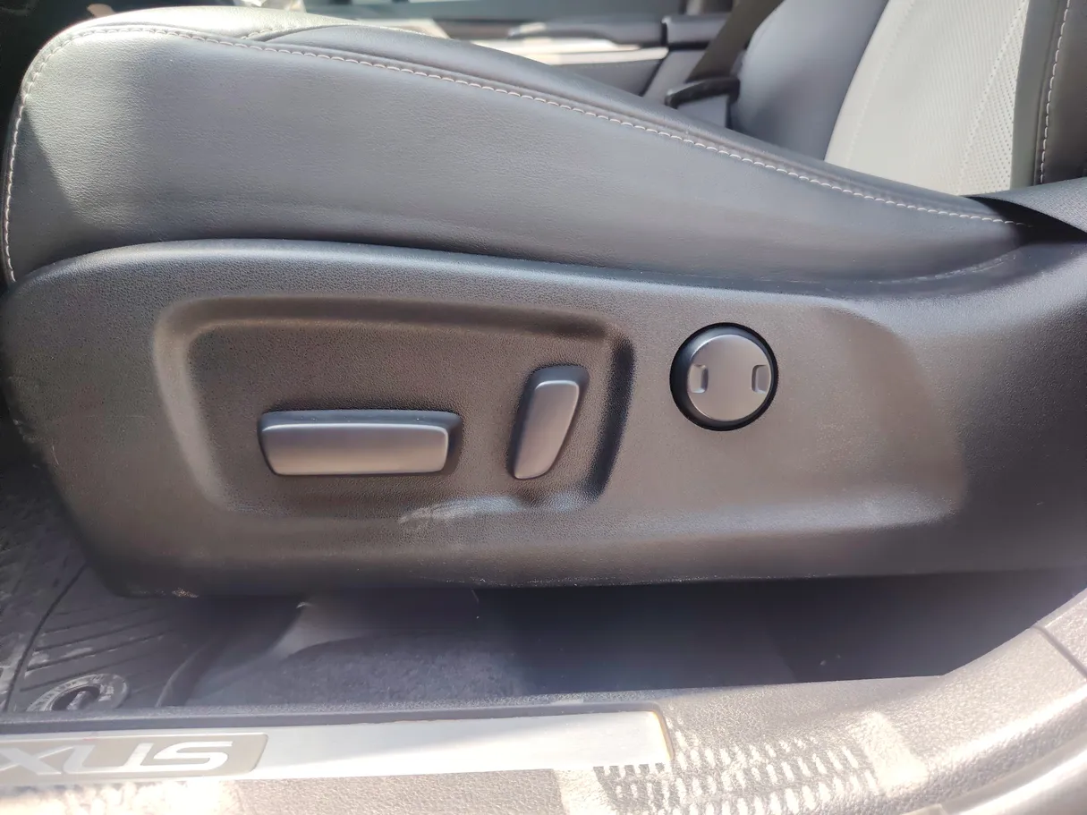 Car image 27